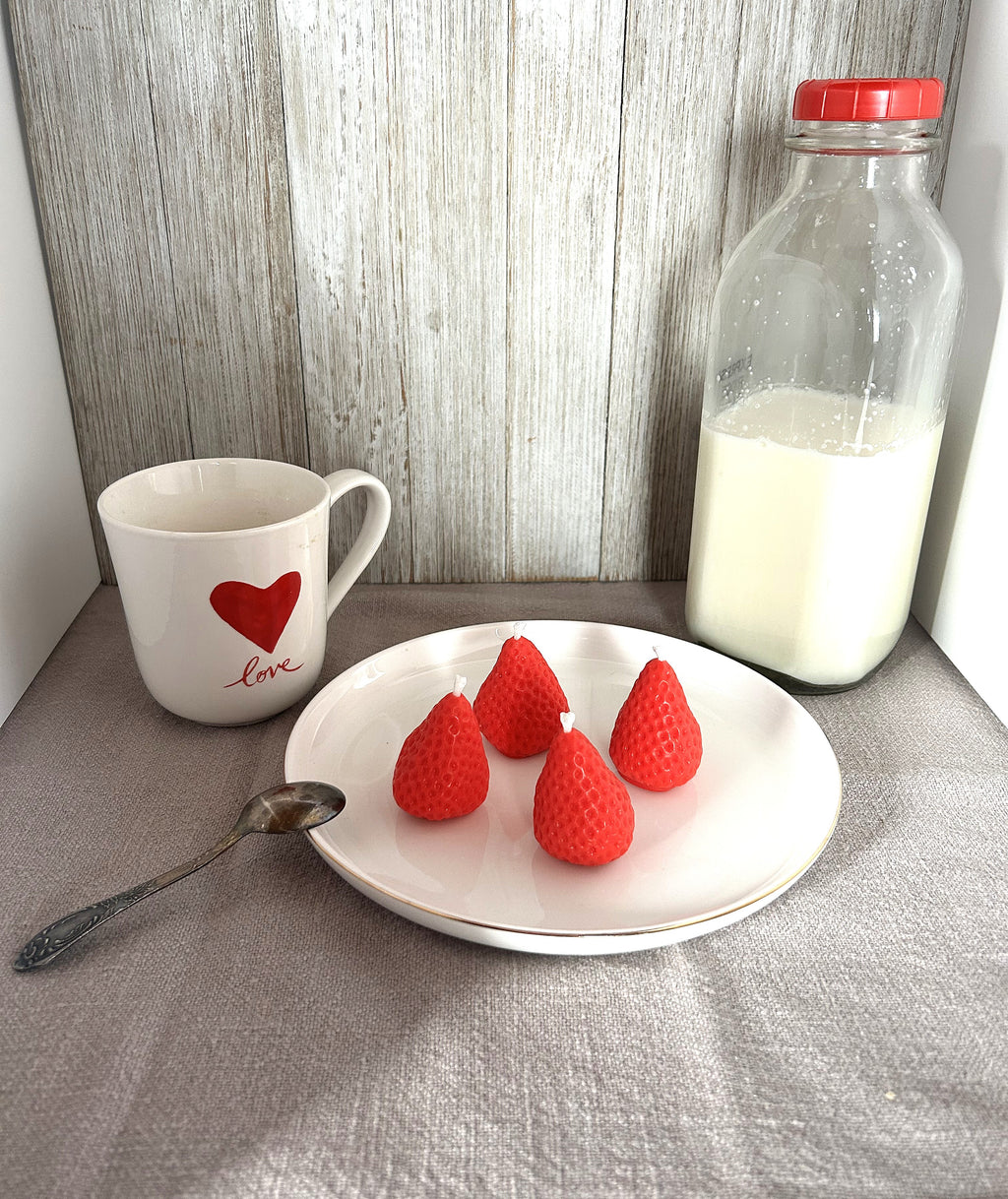 🍓 Strawberry Candle Set (Set of 4) | Strawberry & Cream Scent | Mendeleev Atelier