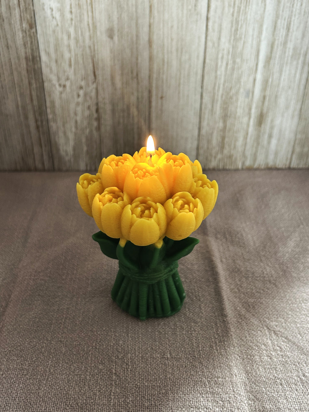🌷 Tulip Bouquet Candle (160g) | Floral Spring Candle | Mendeleev Atelier