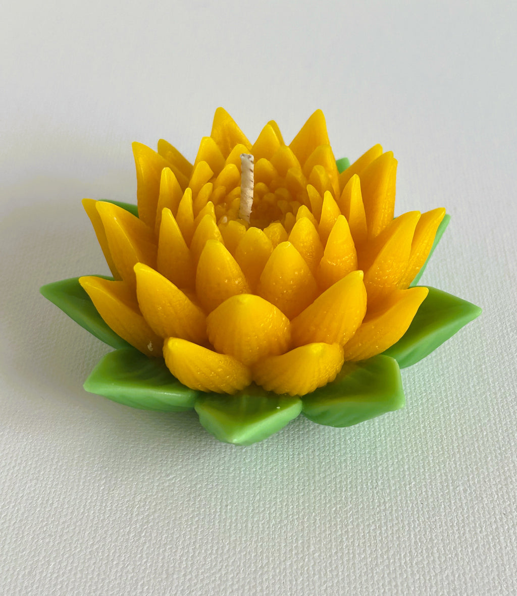 🌼 Large Flower Sculptural Candle (100g) | Handmade Soy Wax Candle | Mendeleev Atelier