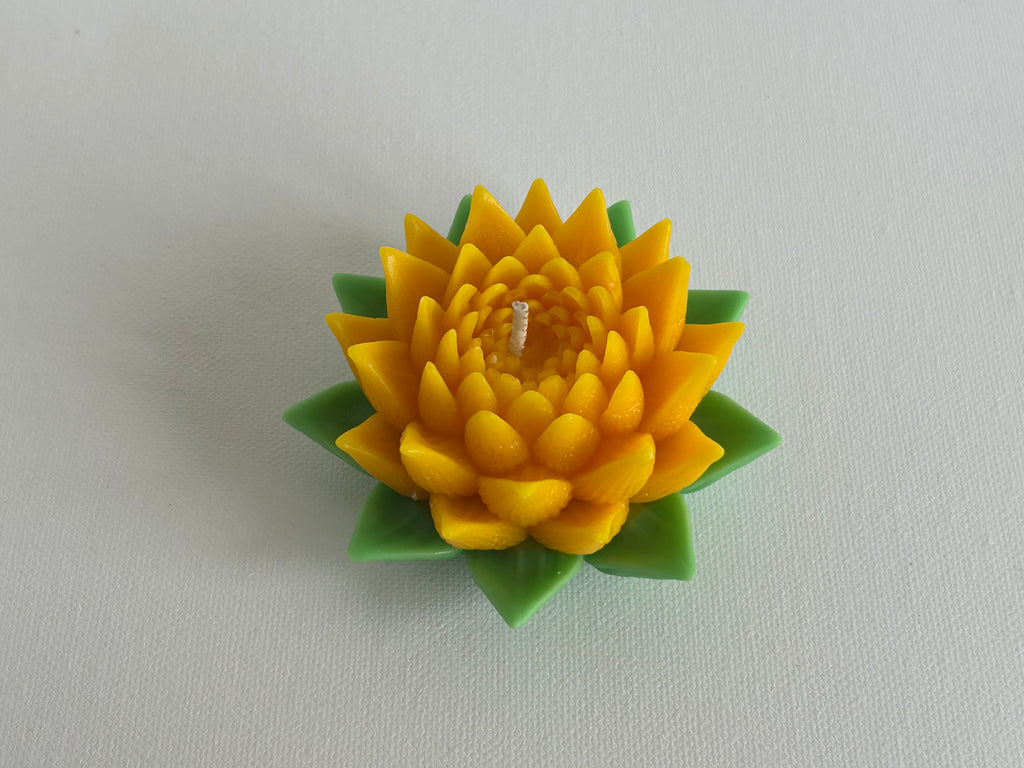 🌼 Large Flower Sculptural Candle (100g) | Handmade Soy Wax Candle | Mendeleev Atelier